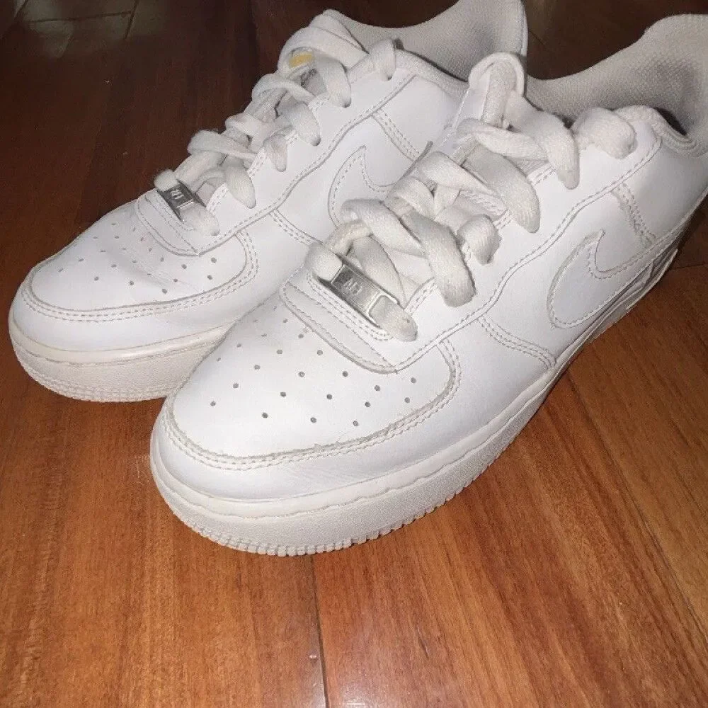 Nike Air Force 1 White Leather Solid Low Top Lace-Up Sneakers size 5.5Y